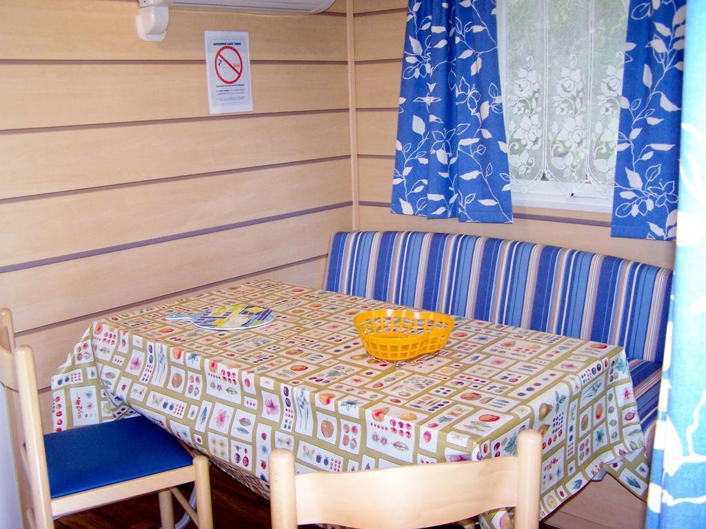 Le Bourdieu Hotel Durfort  Room photo