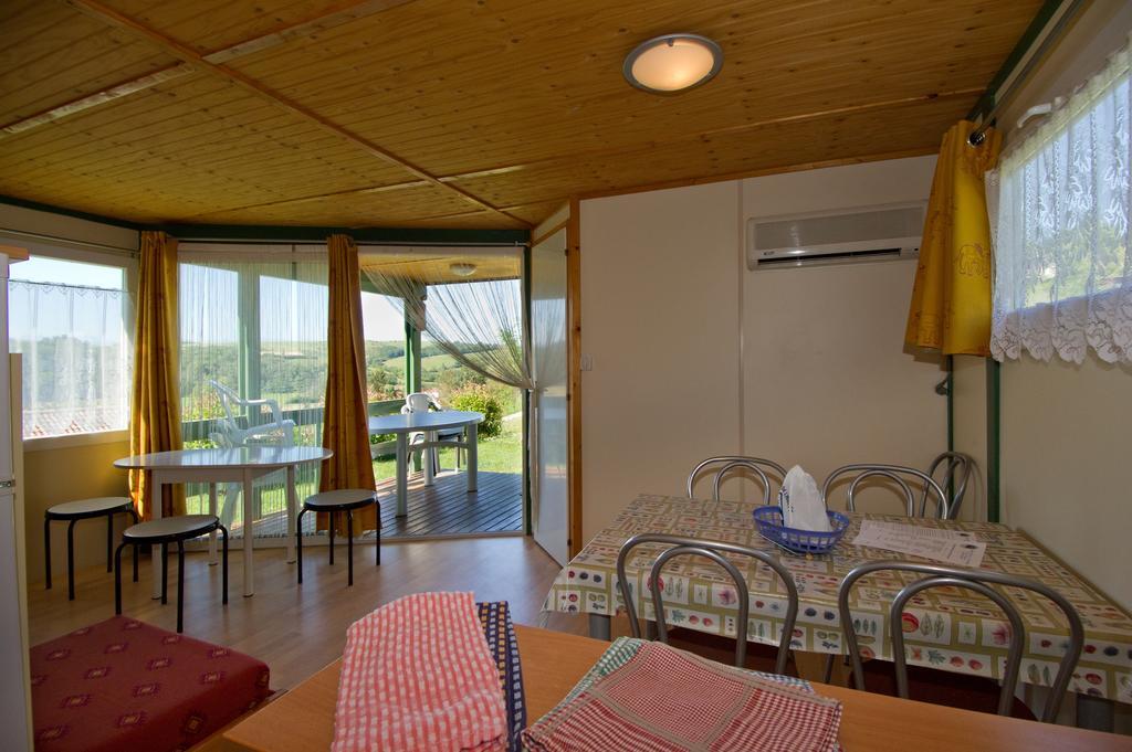 Le Bourdieu Hotel Durfort  Room photo